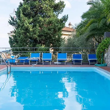 Villa Villa Le Palme-Pool, Garden, Terrace & Sea View La Spezia