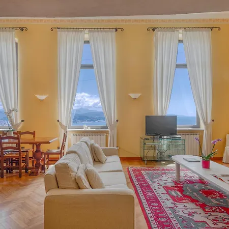 Villa Villa Le Palme-Pool, Garden, Terrace & Sea View La Spezia