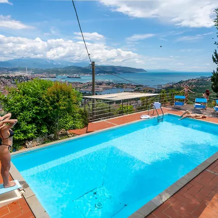 Villa Le Palme-Pool, Garden, Terrace & Sea View La Spezia