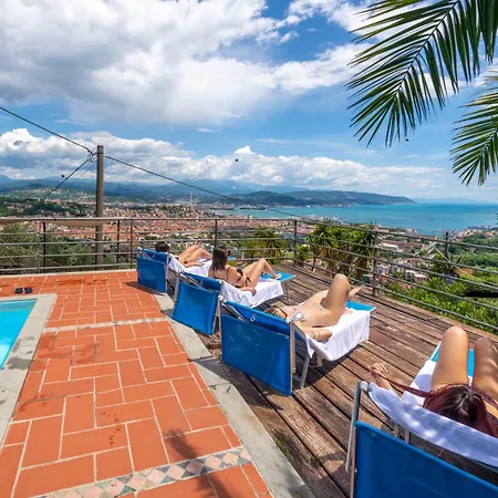 Villa Villa Le Palme-Pool, Garden, Terrace & Sea View La Spezia