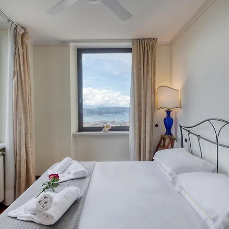 Villa Villa Le Palme-Pool, Garden, Terrace & Sea View La Spezia