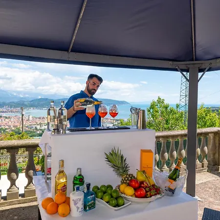 Villa Le Palme-Pool, Garden, Terrace & Sea View * La Spezia