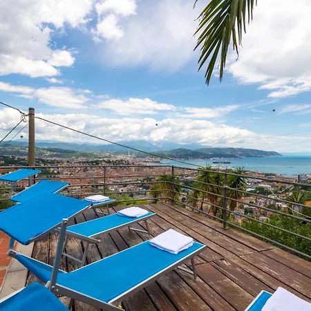 Villa Le Palme-Pool, Garden, Terrace & Sea View Villa La Spezia