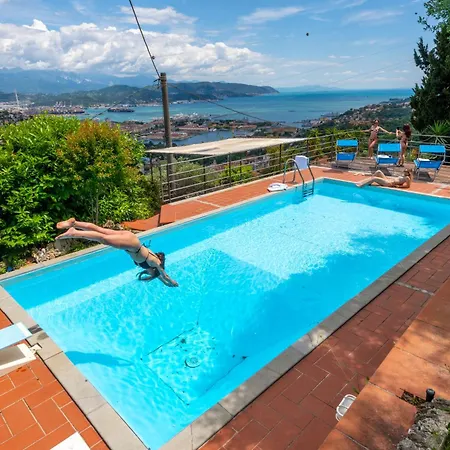 Villa Villa Le Palme-Pool, Garden, Terrace & Sea View La Spezia