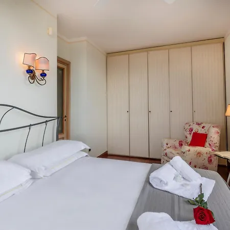 Villa Le Palme-Pool, Garden, Terrace & Sea View *