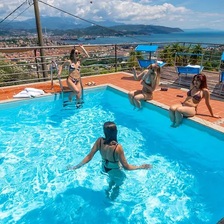 Villa Villa Le Palme-Pool, Garden, Terrace & Sea View La Spezia