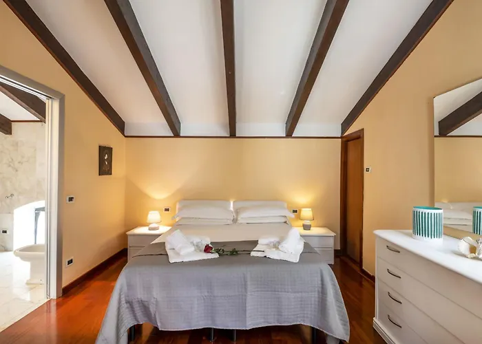 Вилла Le Palme-pool, Garden, Terrace & Sea View