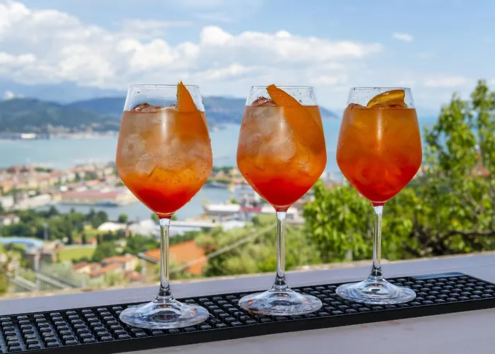 Вилла Le Palme-pool, Garden, Terrace & Sea View