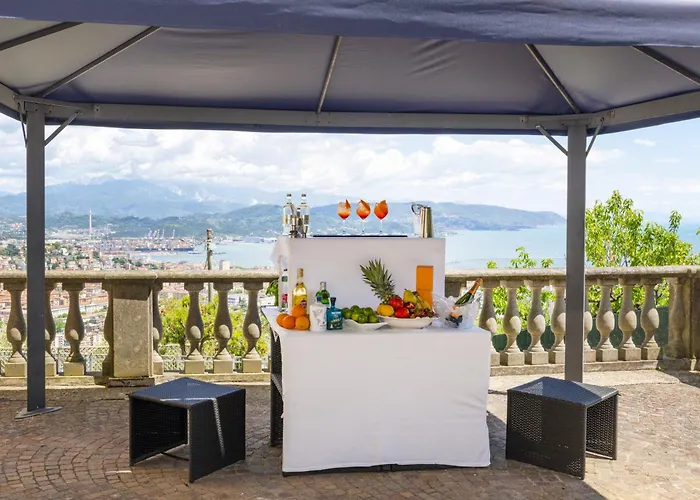 Вилла Le Palme-pool, Garden, Terrace & Sea View *