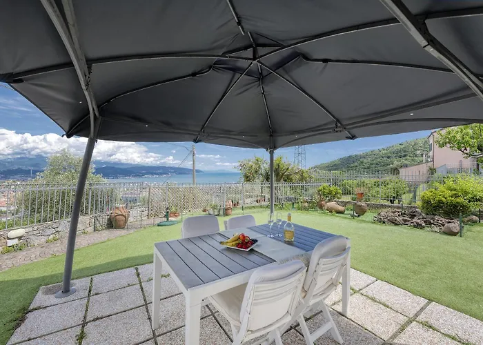 Вилла Le Palme-pool, Garden, Terrace & Sea View Специя